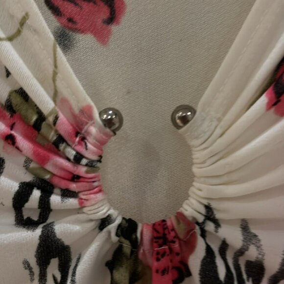 👛 (ANY 2/$20) NiCOLA Short Sleeve Floral Pull On Blouse - Picture 4 of 6